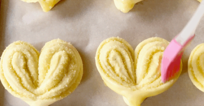 大人小孩都愛吃的軟綿拉絲椰蓉面包,心形造型,簡單易做